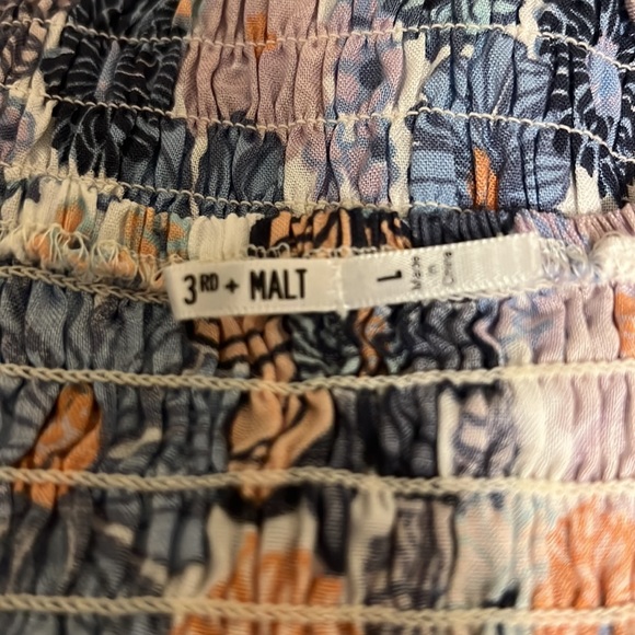 3RD + MALT Floral Print Crop Top, Tie in two places up front, Size Large - Picture 3 of 4